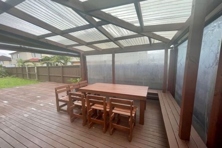 Photo of property in 28 Kaseng Place, East Tamaki Heights, Auckland, 2016