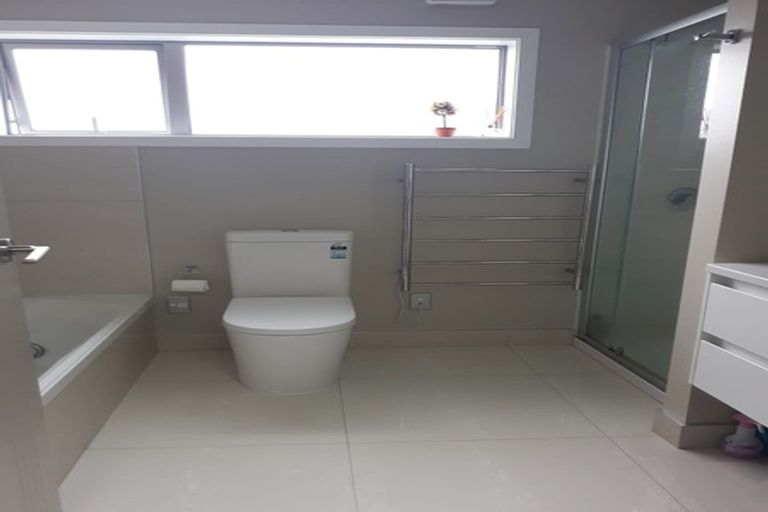 Photo of property in 113u2 Moorefield Road, Johnsonville, Wellington, 6037