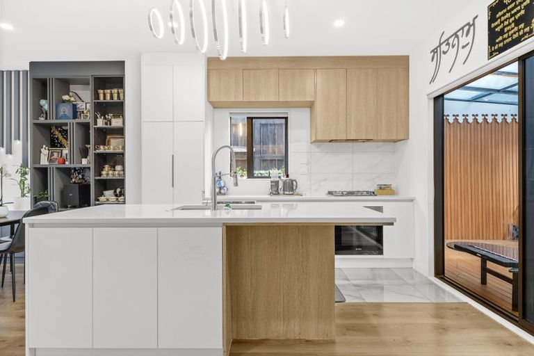 Photo of property in 36a Crestview Rise, Papakura, 2110