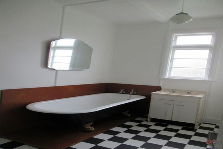 Photo of property in 362 Oxford Street, Levin, 5510