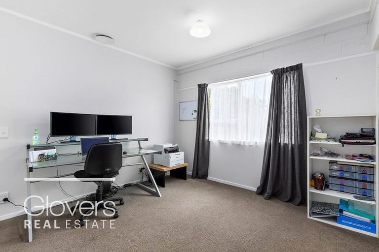 Photo of property in 10 Seabar Place, Glen Eden, Auckland, 0602