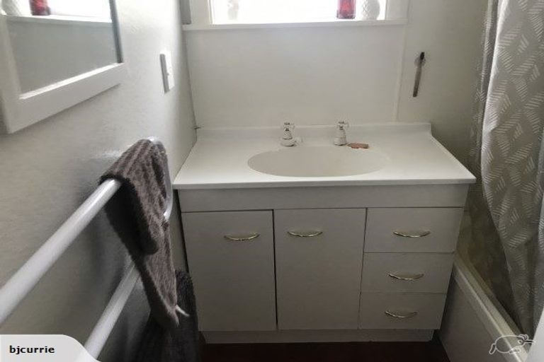 Photo of property in 8 Belfast Place, Roslyn, Palmerston North, 4414