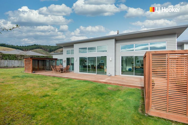 Photo of property in 16 Irwin Logan Drive, Mosgiel, 9024