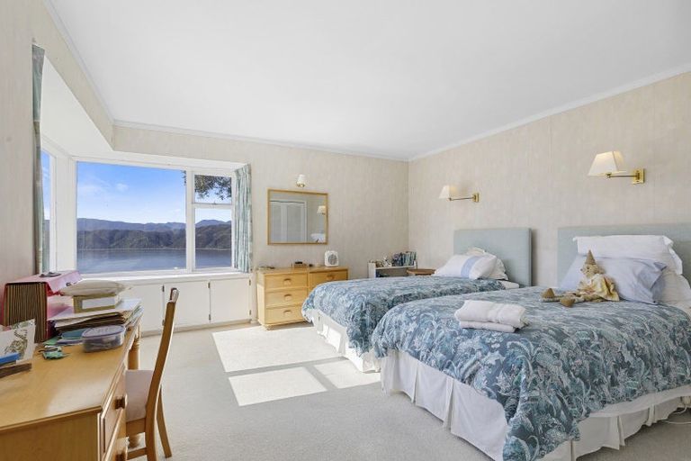 Photo of property in 15 Lyons Crescent, Strathmore Park, Wellington, 6022