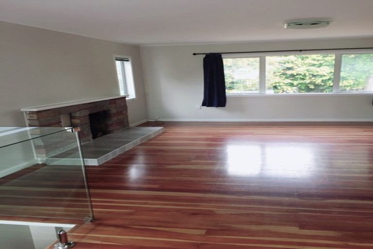 Photo of property in 26 Tawhana Crescent, Red Beach, 0932