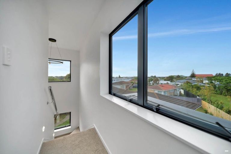 Photo of property in 723a Massey Road, Mangere, Auckland, 2022