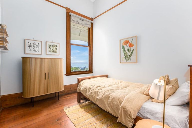 Photo of property in 25 Garden Road, Northland, Wellington, 6012