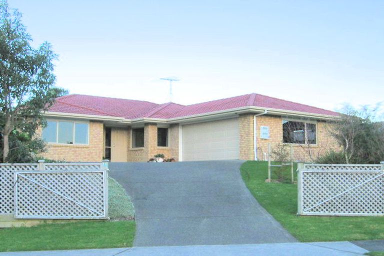 Photo of property in 34 Matija Place, Red Beach, 0932