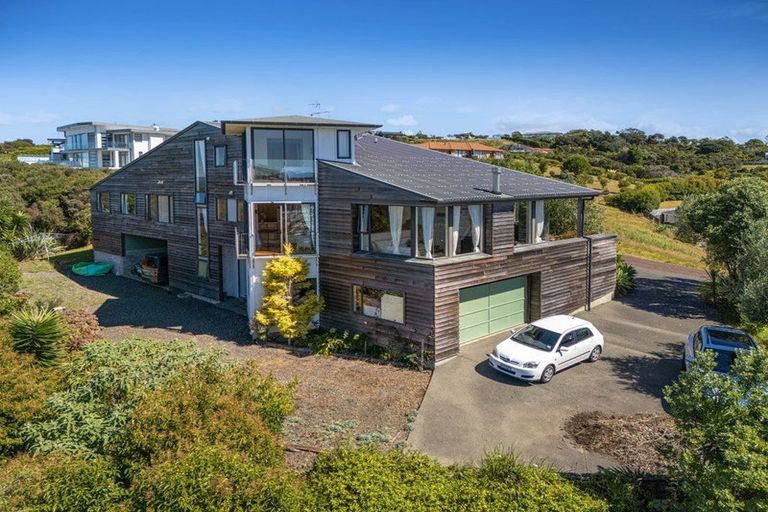 Photo of property in 52 Balboa Drive, Matakatia, Whangaparaoa, 0930