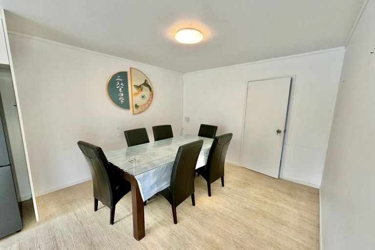 Photo of property in 2/16 Moxham Grove, Massey, Auckland, 0614