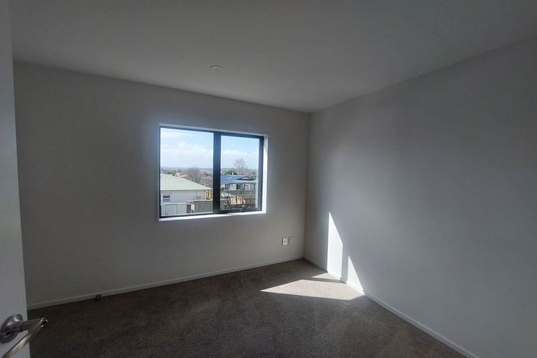 Photo of property in 12/3226 Great North Road, New Lynn, Auckland, 0600