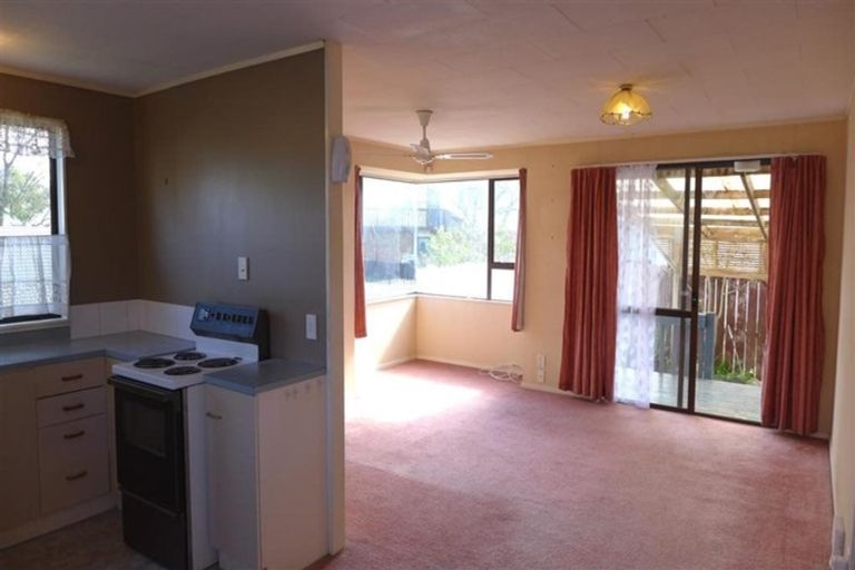 Photo of property in 18 Glen Close, Glen Eden, Auckland, 0602