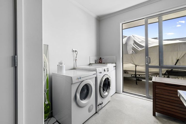 Photo of property in 5 Rainey Crescent, Papamoa Beach, Papamoa, 3118