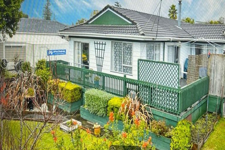 Photo of property in 13 Lipton Grove, Opaheke, Papakura, 2113