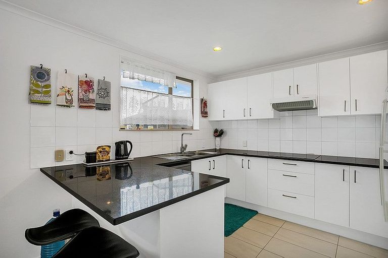 Photo of property in 21 Morewa Place, Takanini, 2112