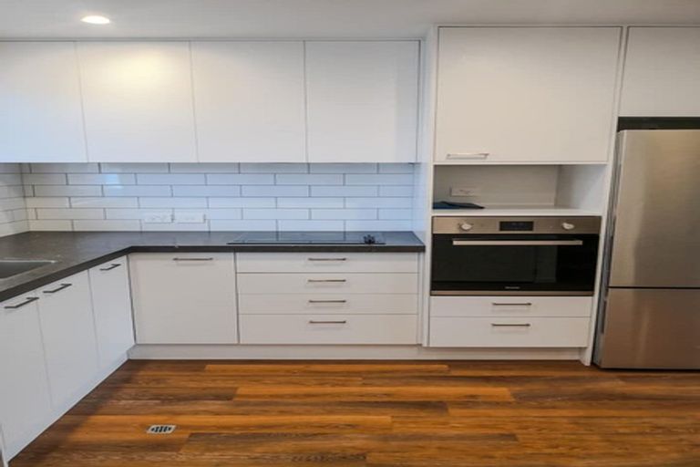 Photo of property in 11/2u Stone Street, Miramar, Wellington, 6022
