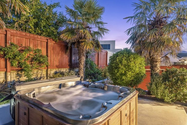 Photo of property in 12 Millennium Hill, Paraparaumu, 5032