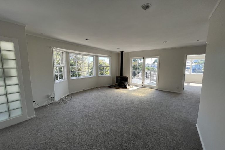 Photo of property in 28 Tamahere Drive, Glenfield, Auckland, 0629