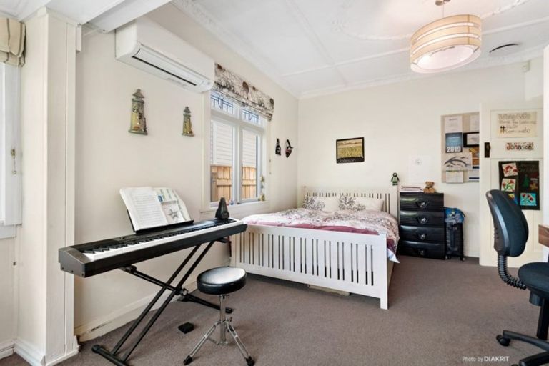 Photo of property in 37 Richmond Avenue, Karori, Wellington, 6012
