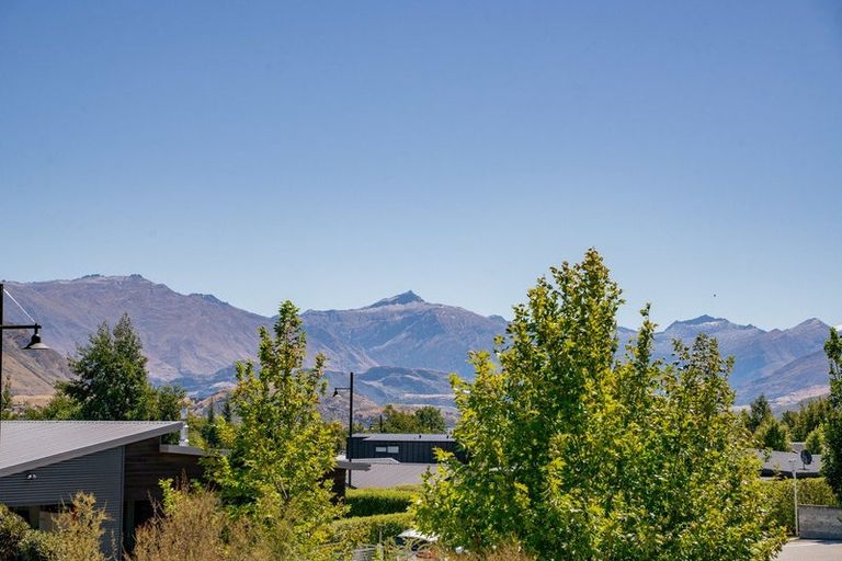 Photo of property in 9 Kirimoko Crescent, Wanaka, 9305
