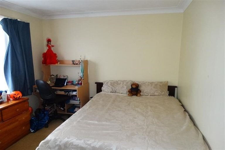 Photo of property in 17 Denver Avenue, Sunnyvale, Auckland, 0612