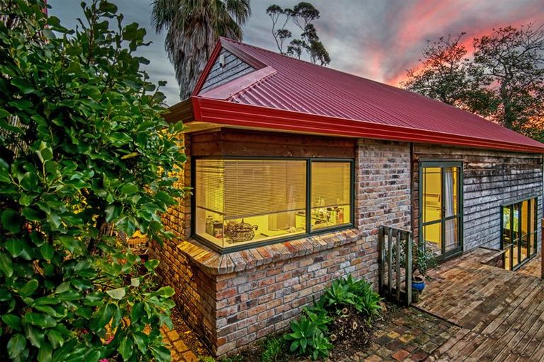 Photo of property in 2/20 Hutchinsons Road, Bucklands Beach, Auckland, 2014