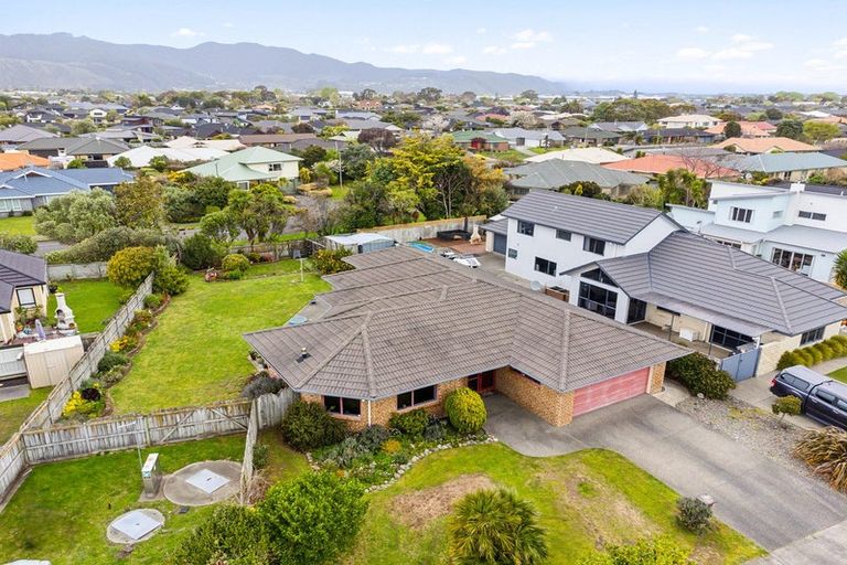 Photo of property in 15 San Priamo Place, Paraparaumu Beach, Paraparaumu, 5032