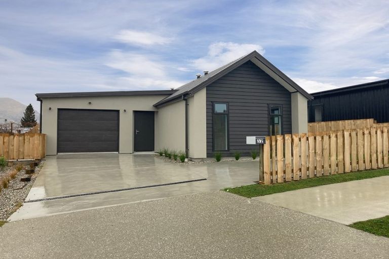Photo of property in 32 Clearview Street, Wanaka, 9305