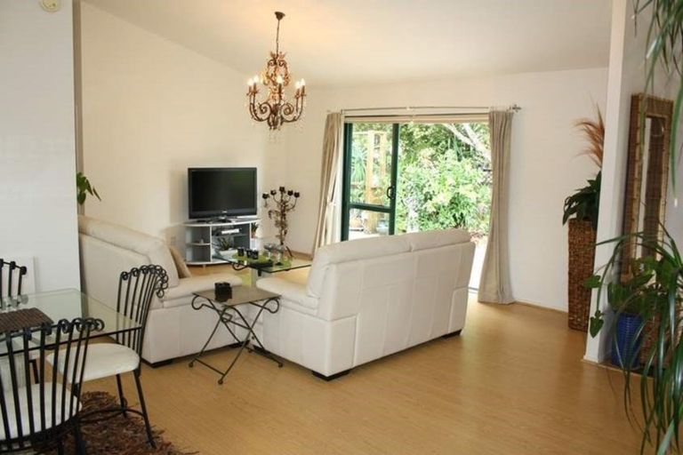 Photo of property in 2 Colwill Road, Massey, Auckland, 0614