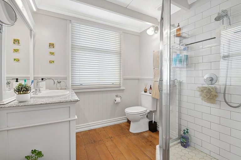 Photo of property in 33 Garfield Road, Helensville, 0800