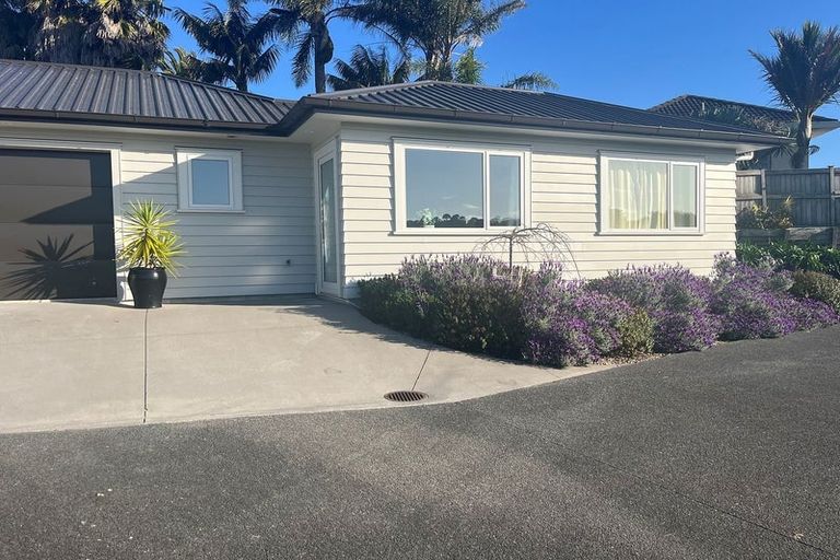 Photo of property in 9a Kerema Way, Schnapper Rock, Auckland, 0632
