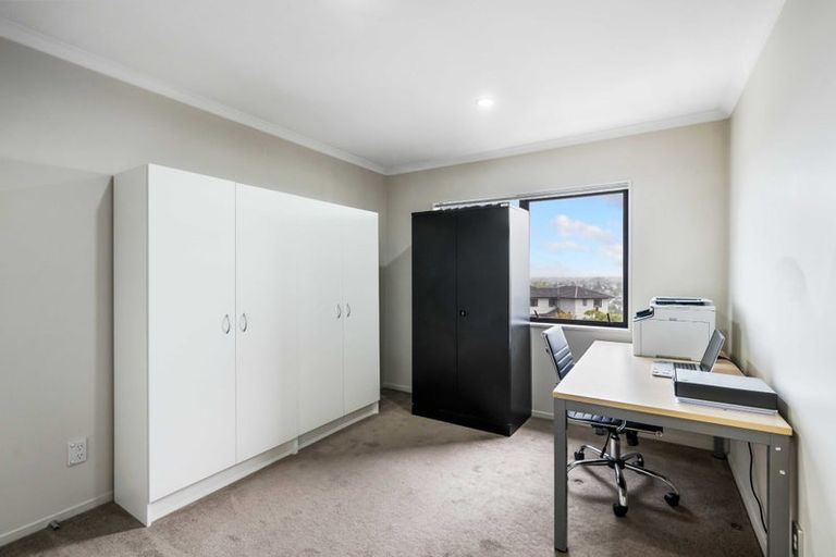 Photo of property in 19 Kereru Rise, Papakura, 2110