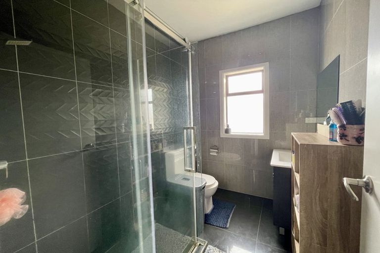 Photo of property in 34 Wattle Street, New Lynn, Auckland, 0600