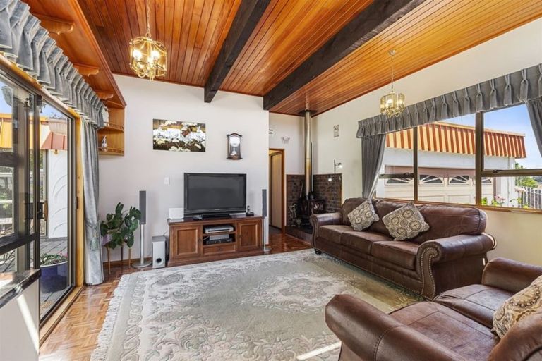 Photo of property in 27 Mercury Way, Whitby, Porirua, 5024