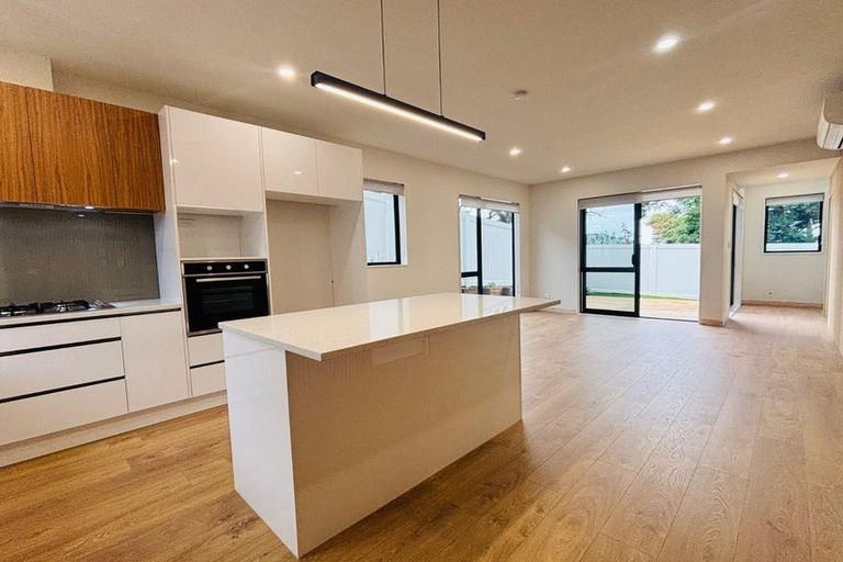 Photo of property in 21e Putini Road, Mangere Bridge, Auckland, 2022