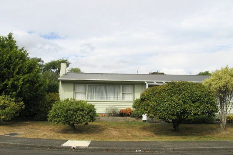 Photo of property in 4 Whirinaki Crescent, Heretaunga, Upper Hutt, 5018