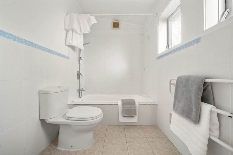 Photo of property in 500 East Coast Road, Windsor Park, Auckland, 0630