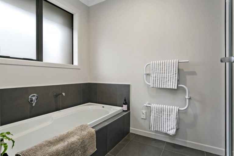 Photo of property in 33 Norfolk Drive, Cambridge, 3434