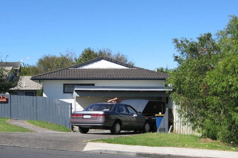 Photo of property in 2/2 Oreil Avenue, West Harbour, Auckland, 0618