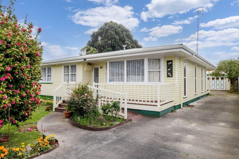 Photo of property in 38 Peters Avenue, Cloverlea, Palmerston North, 4412
