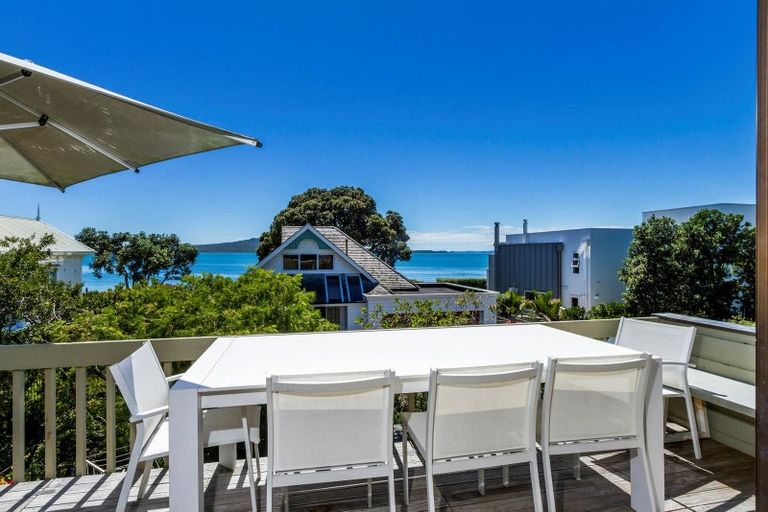 Photo of property in 30 Oxford Terrace, Coromandel, 3506