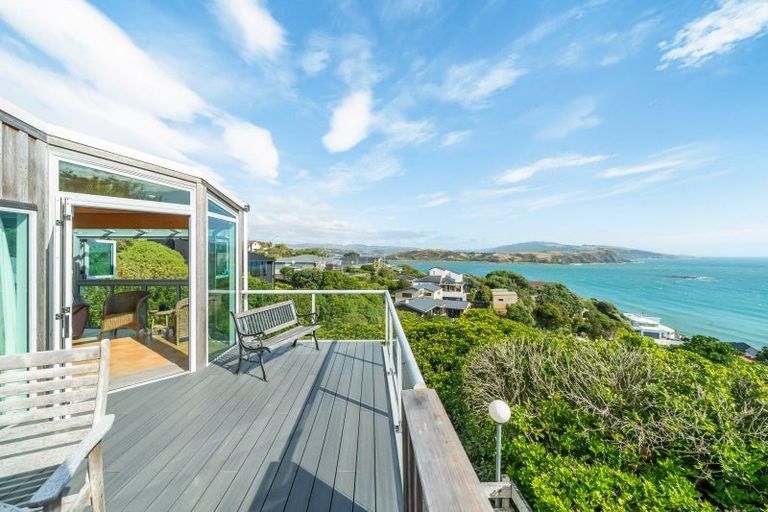 Photo of property in 1 Roys Road, Plimmerton, Porirua, 5026