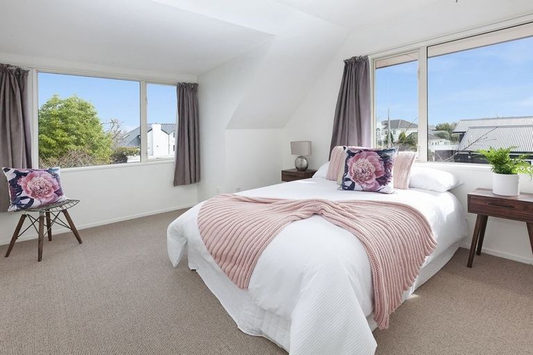 Photo of property in 2 Lewisham Park, St Albans, Christchurch, 8052