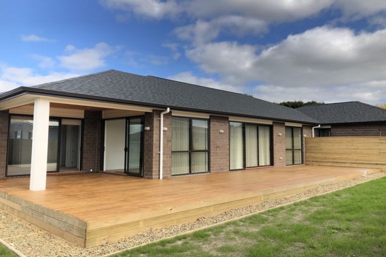 Photo of property in 19 Grove Way, Riverhead, 0820