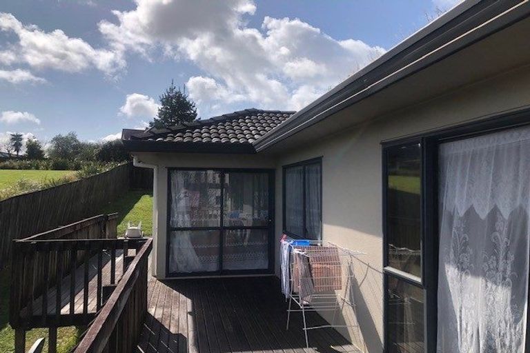Photo of property in 7 Rook Place, Unsworth Heights, Auckland, 0632