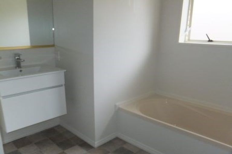 Photo of property in 76 Ravensdale Rise, Westmorland, Christchurch, 8025