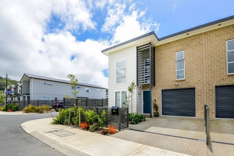 Photo of property in 32 Pateke Drive, Kenepuru, Porirua, 5022