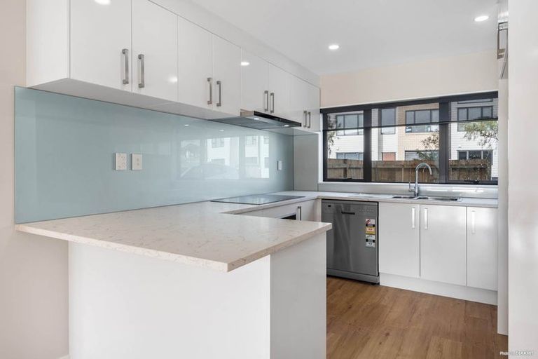 Photo of property in 13 Millcroft Lane, Ranui, Auckland, 0612
