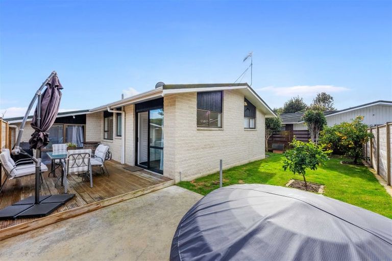 Photo of property in 34 Rewarewa Crescent, Waikanae, 5036