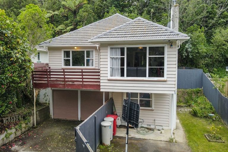 Photo of property in 24a Lyndhurst Road, Tawa, Wellington, 5028